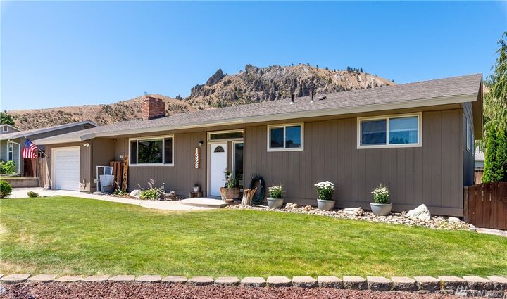 Property Photo:  1328 S Seneca Street  WA 98801 