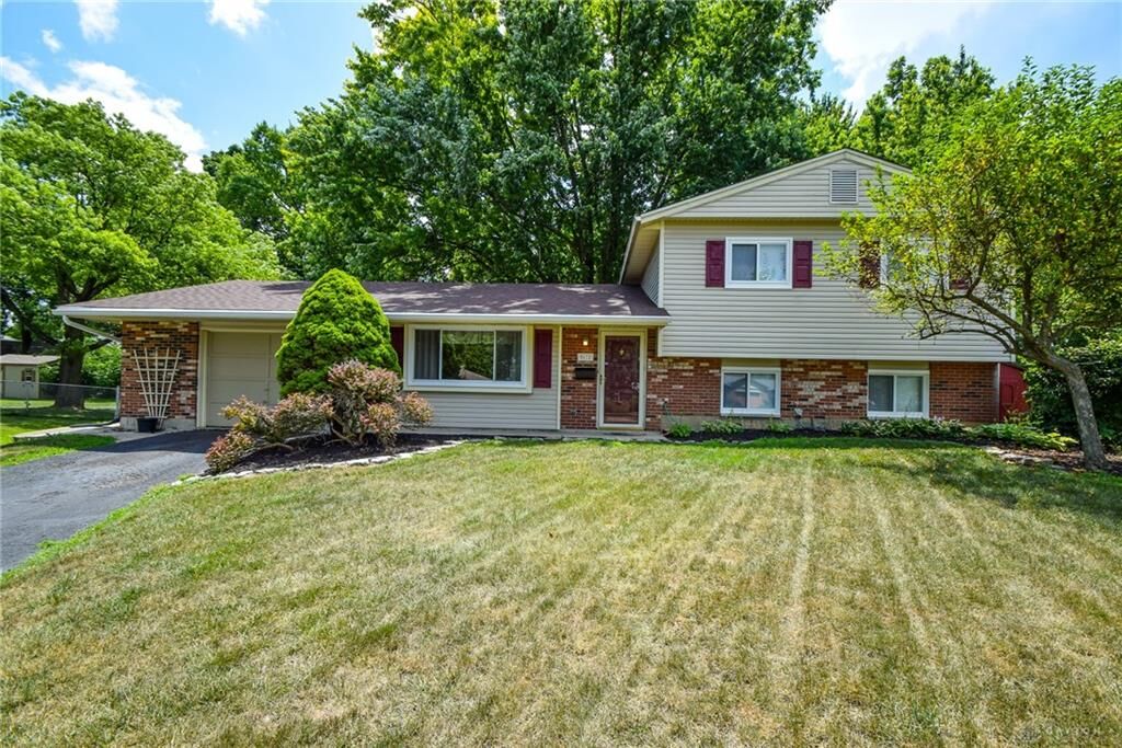 Property Photo: 5632 Winterberry Court OH 45431