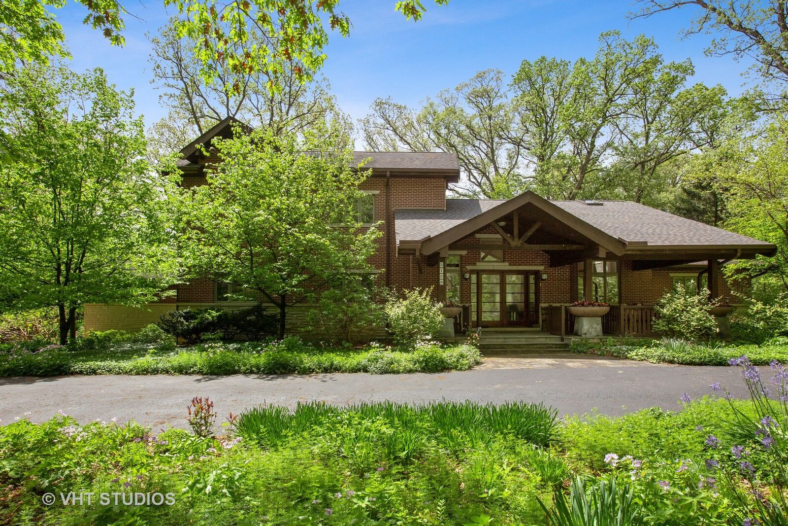 Property Photo:  3109 White Oak Lane  IL 60523 