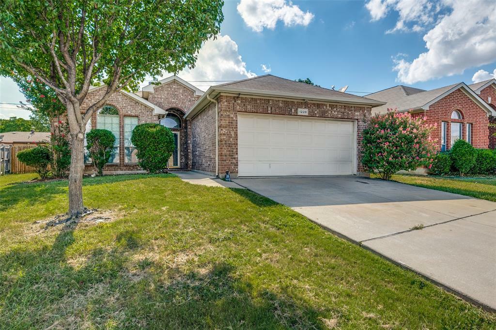 Property Photo: 1228 Sunderland Lane TX 76134