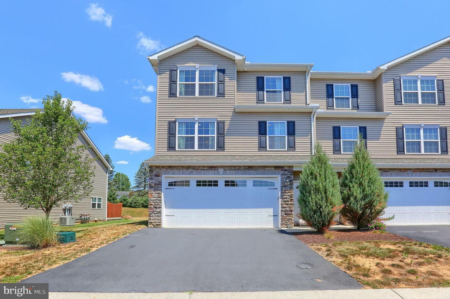 Property Photo: 828 Spring Rock Court PA 17055