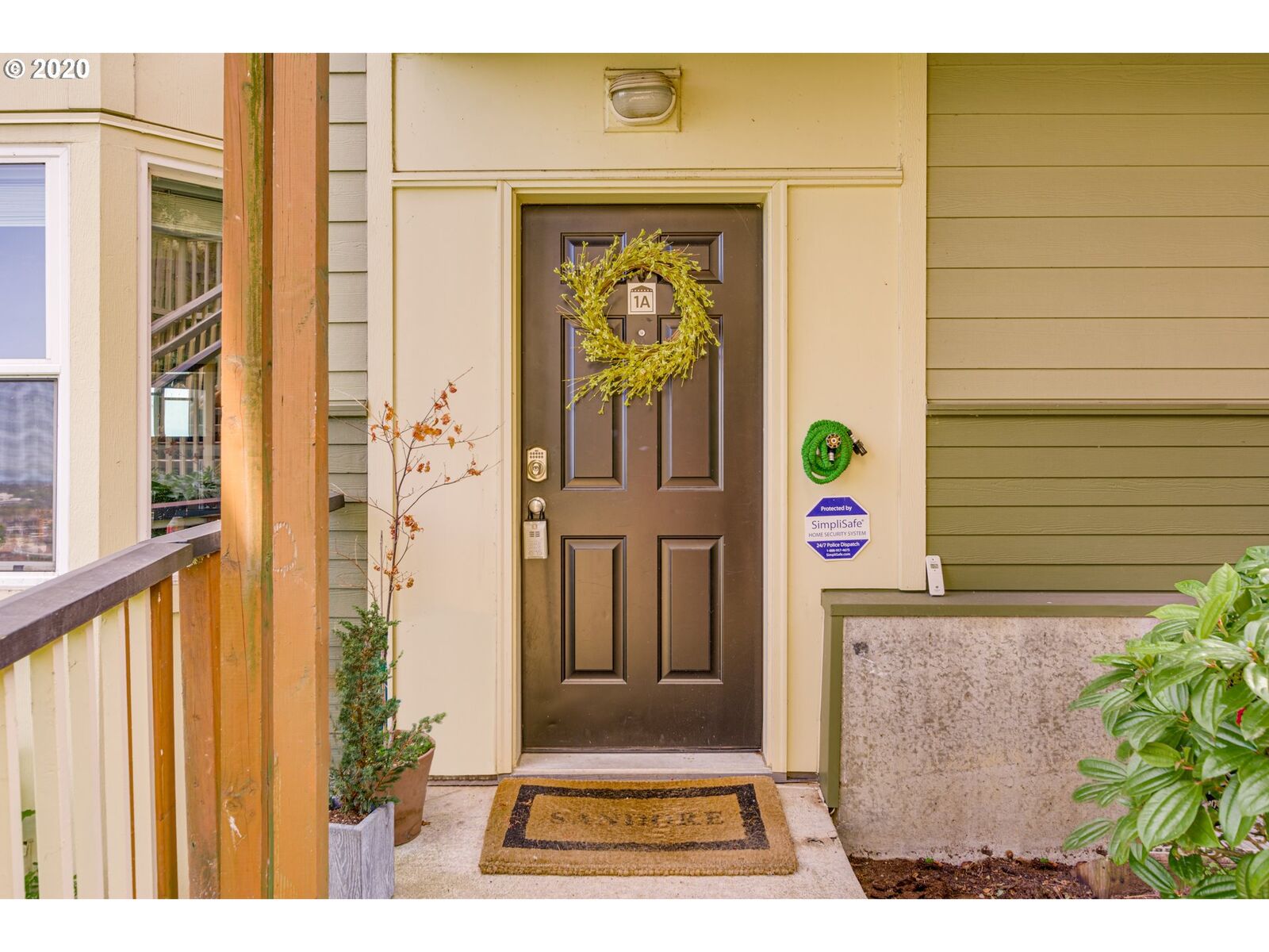 Property Photo:  402 NW Uptown Ter 1A  OR 97210 