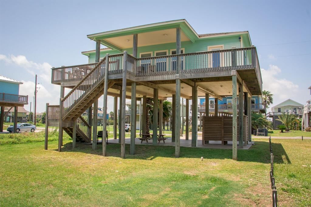 Property Photo: 1968 Avenue I TX 77650