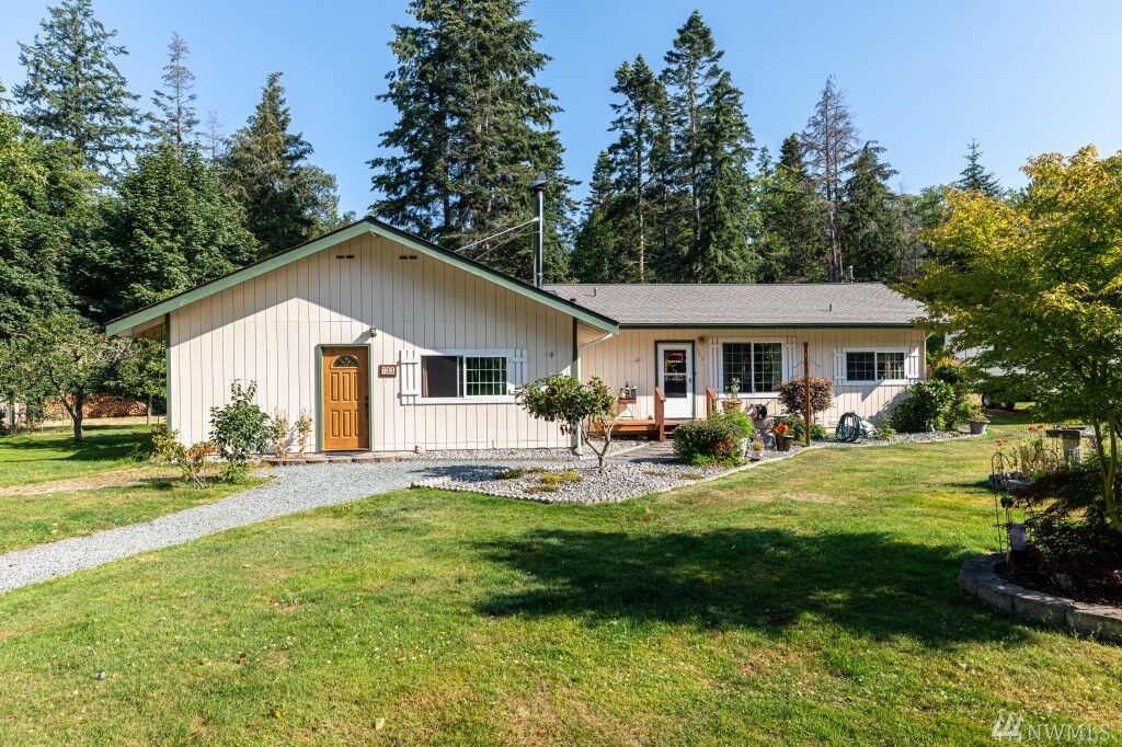 Property Photo:  733  Woody Place  WA 98277 