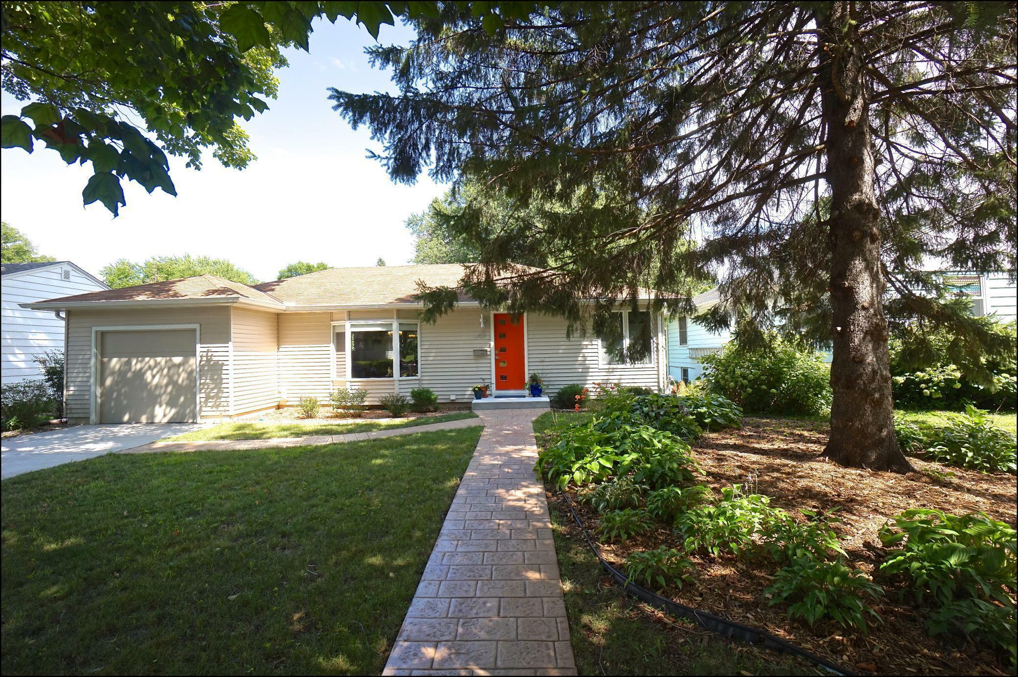 Property Photo: 402 Oxford Street MN 55057