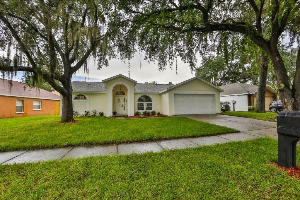 Property Photo:  1806 Landside Drive  FL 33594 