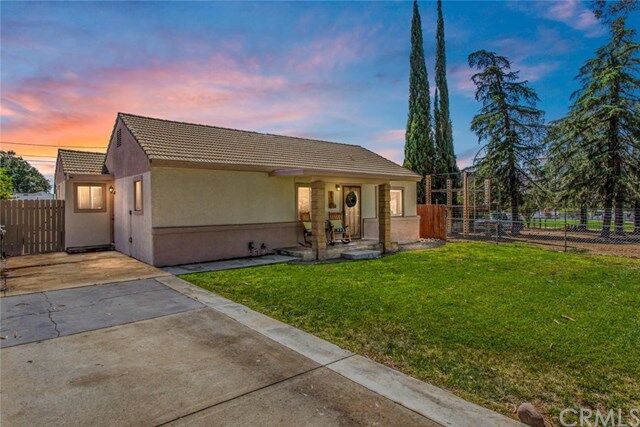 Property Photo: 854 N San Gorgonio Avenue CA 92220