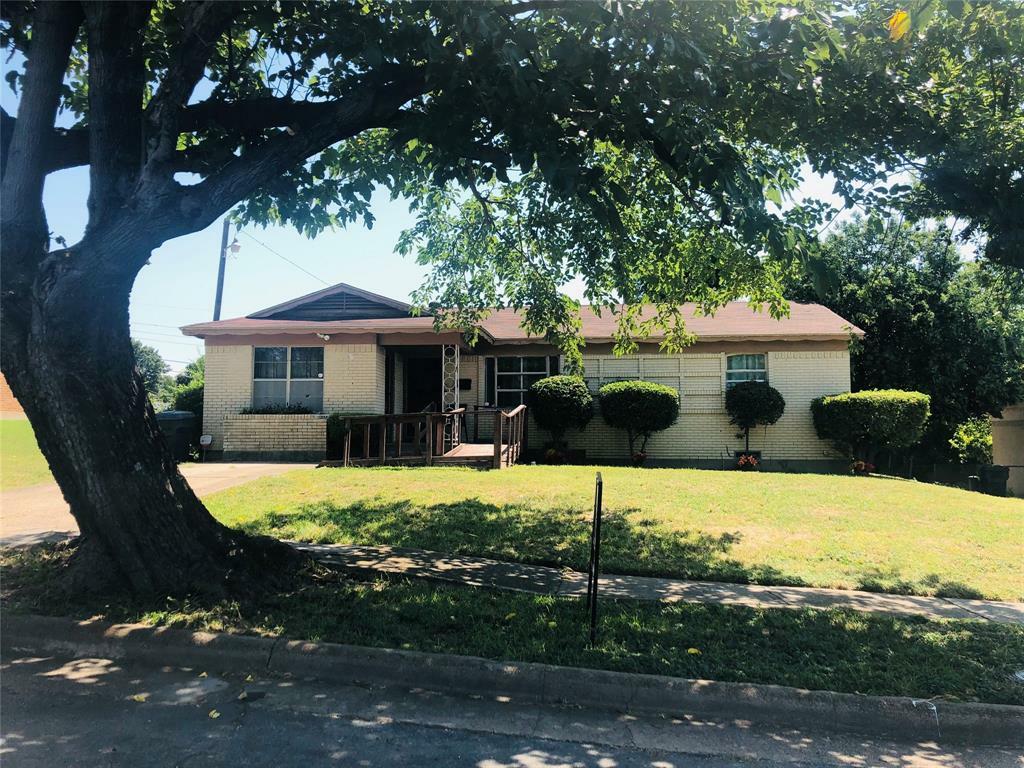 Property Photo: 4016 Featherstone Drive TX 75216