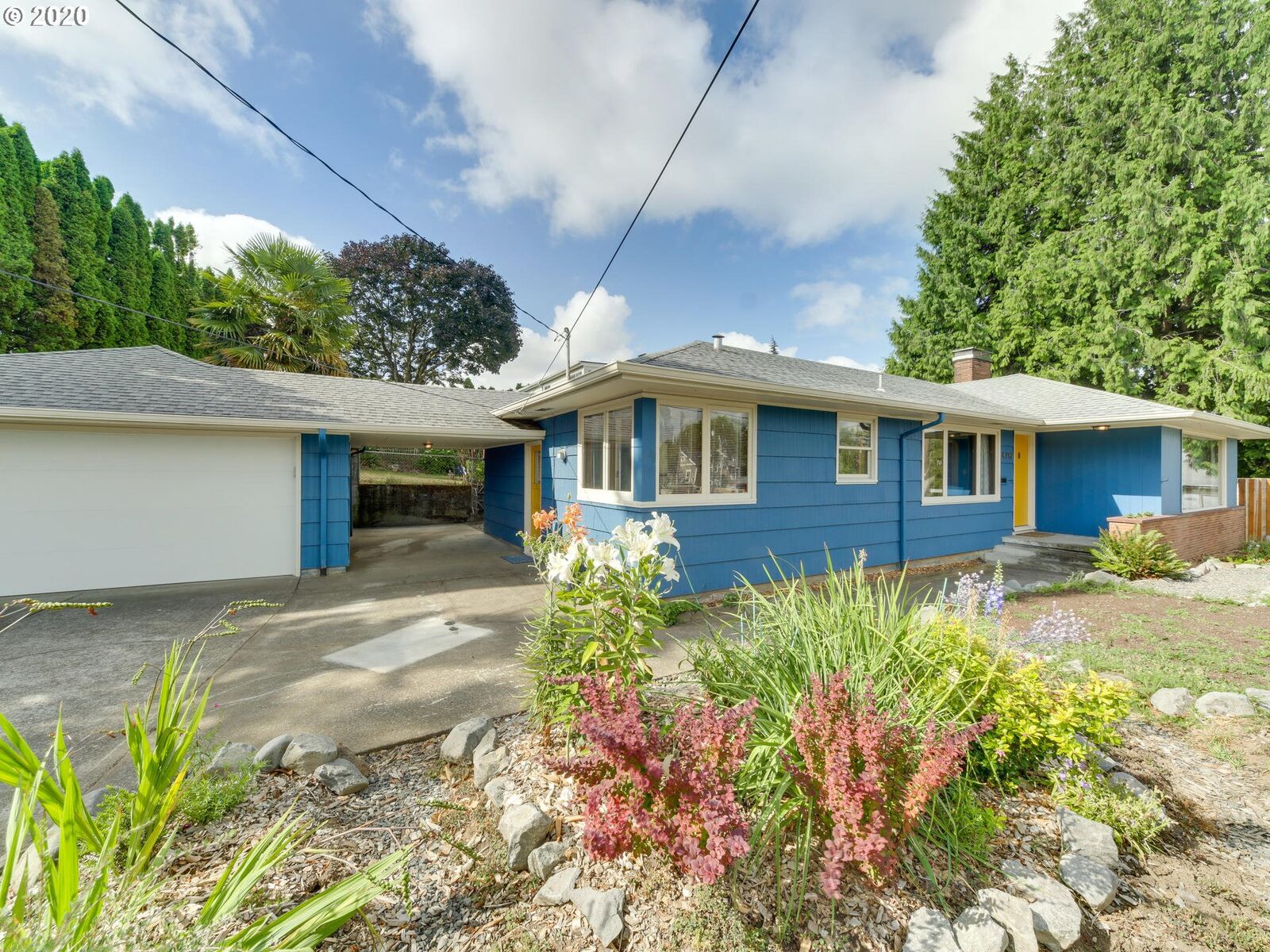 Property Photo: 4710 E Burnside St OR 97215