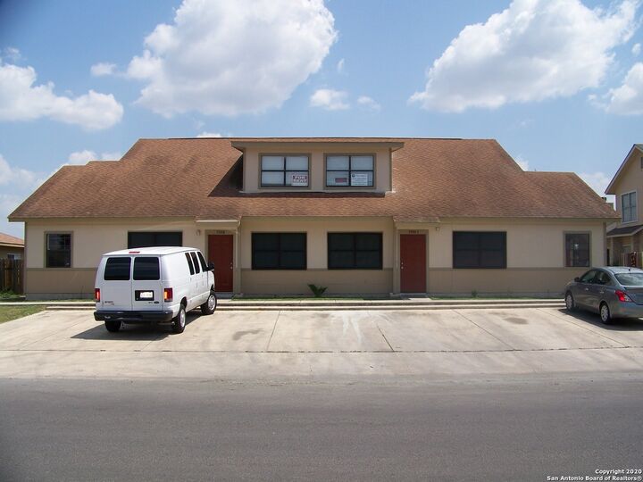 Property Photo: 7550 Oak Chase TX 78239