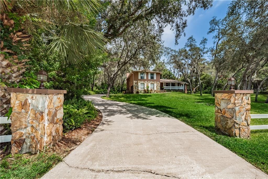 Property Photo: 275 Knollwood Road FL 34688