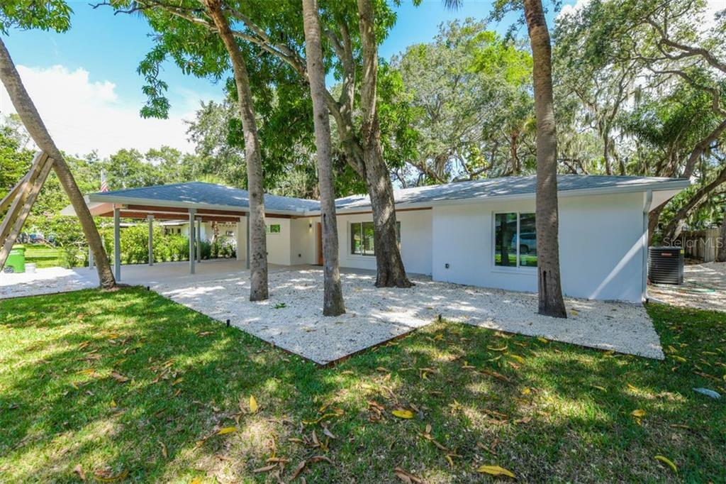 Property Photo:  2117 Arlington Street  FL 34239 