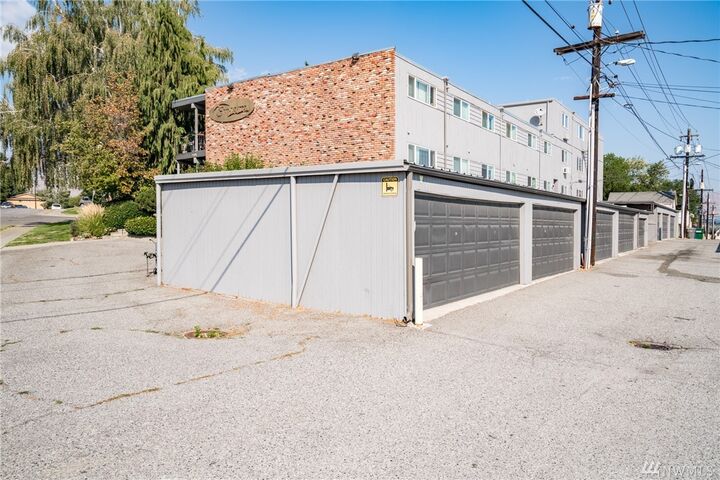 Property Photo:  201 N Pennsylvania Ave  WA 98801 