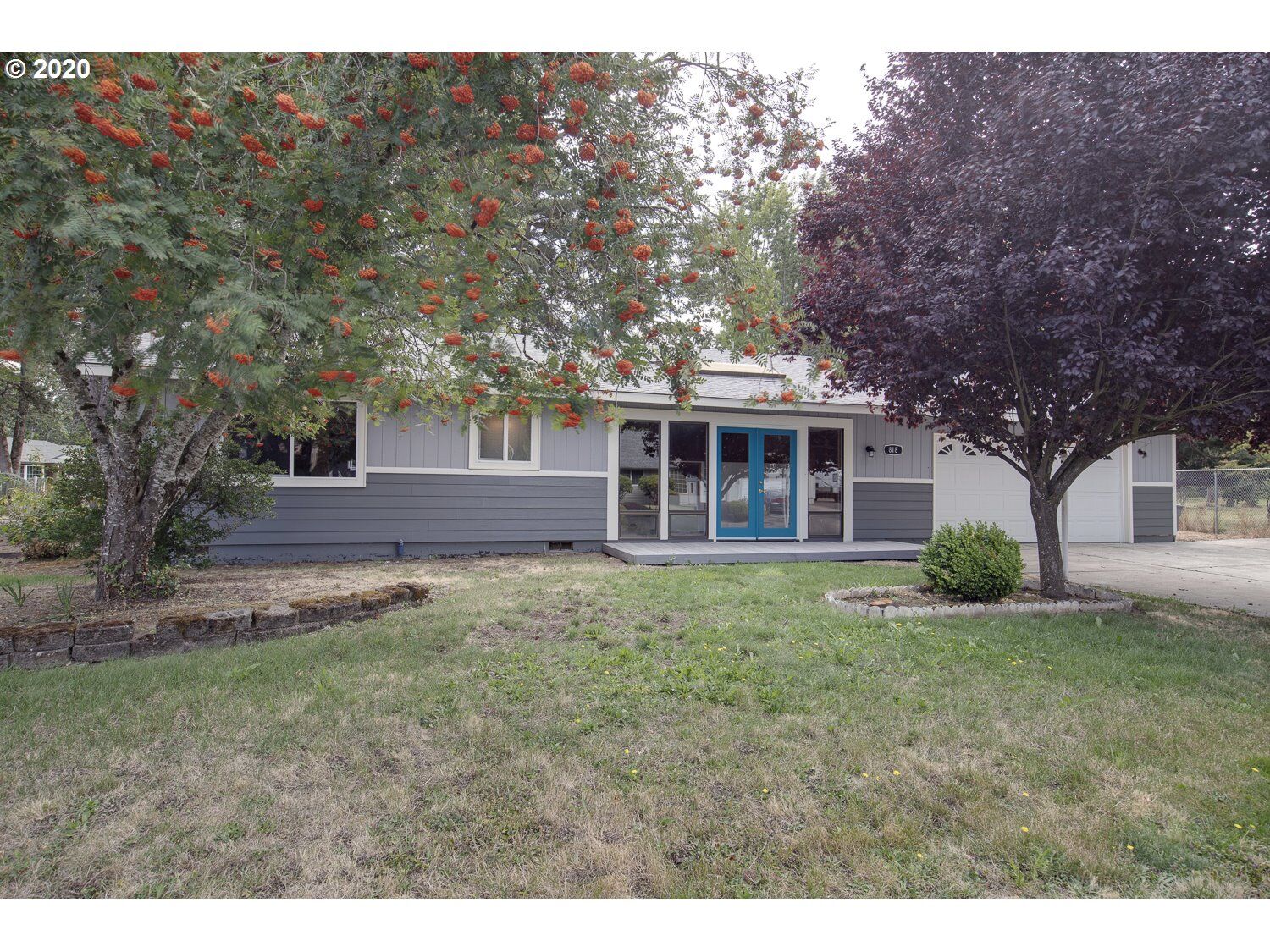 Property Photo:  818 49th Ave SE  OR 97317 