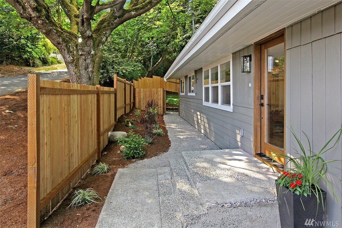 Property Photo: 3304 S Webster St WA 98118