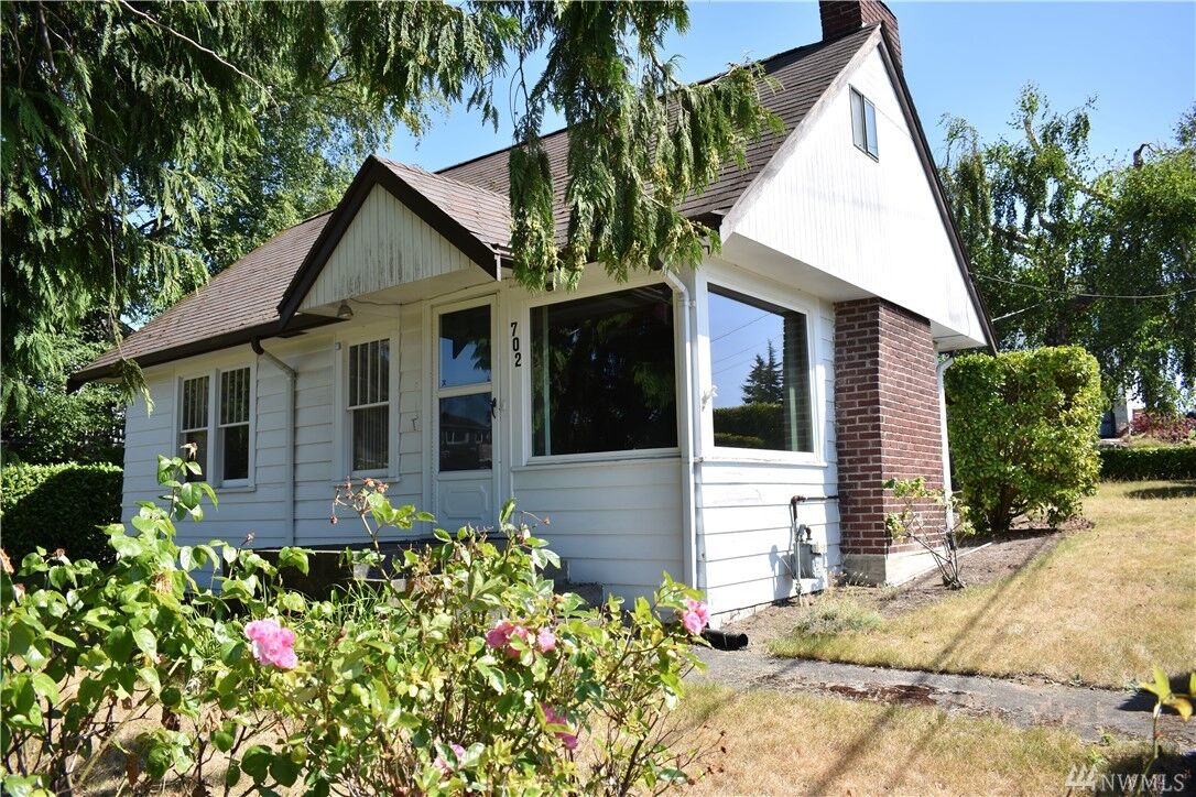 Property Photo: 702 Cedar St WA 98020
