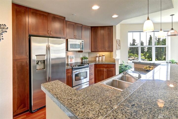 Property Photo: 16141 Cleveland St 602 WA 98052