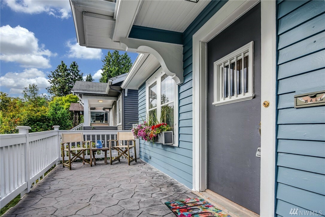 Property Photo: 5015 35th Ave SW WA 98126