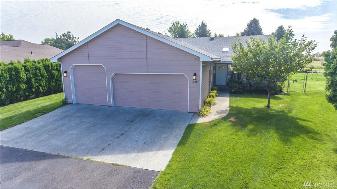 Property Photo:  1989 Quail Dr NE  WA 98837 