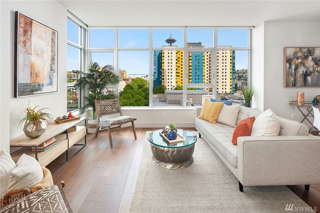 Property Photo: 583 Battery Street 811N WA 98121