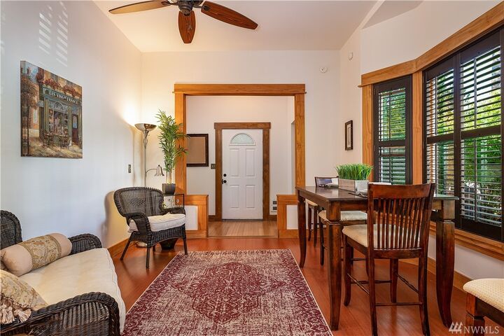 Property Photo:  1900 E Union St  WA 98122 