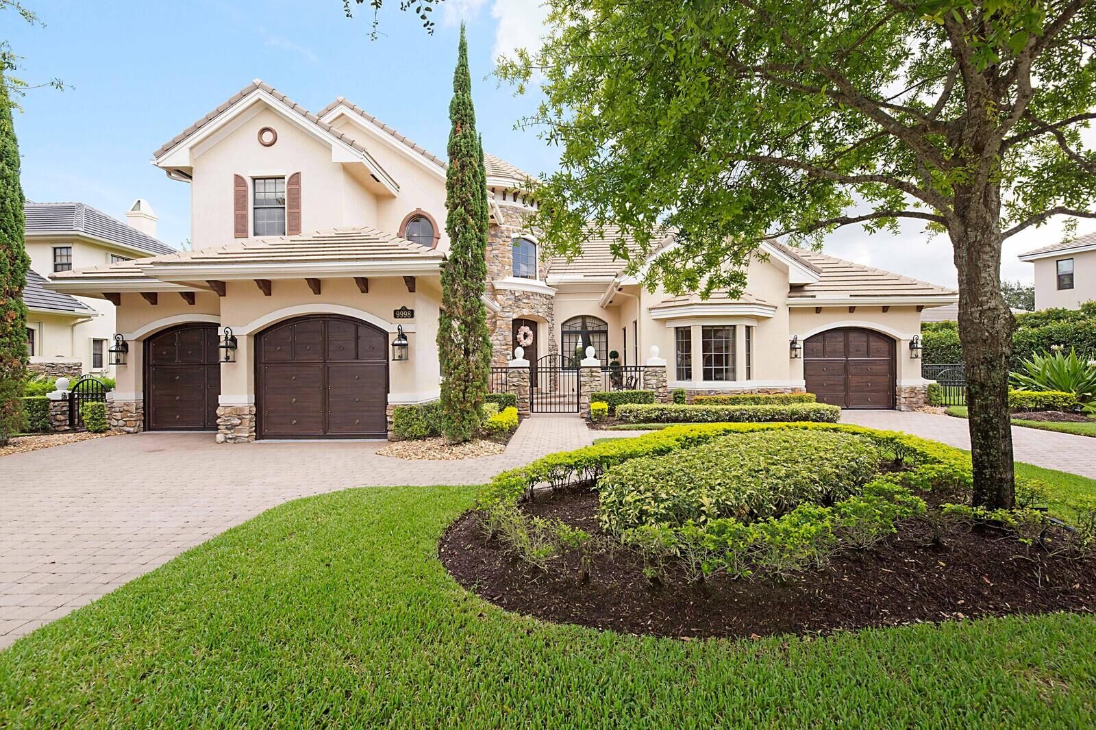 Property Photo:  