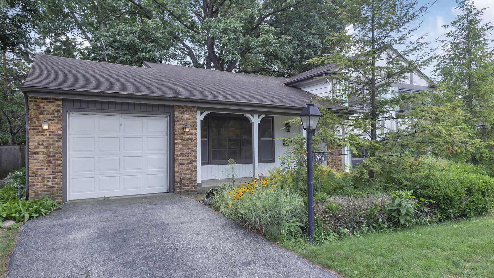 Property Photo:  2601 Greenleaf Avenue  IL 60091