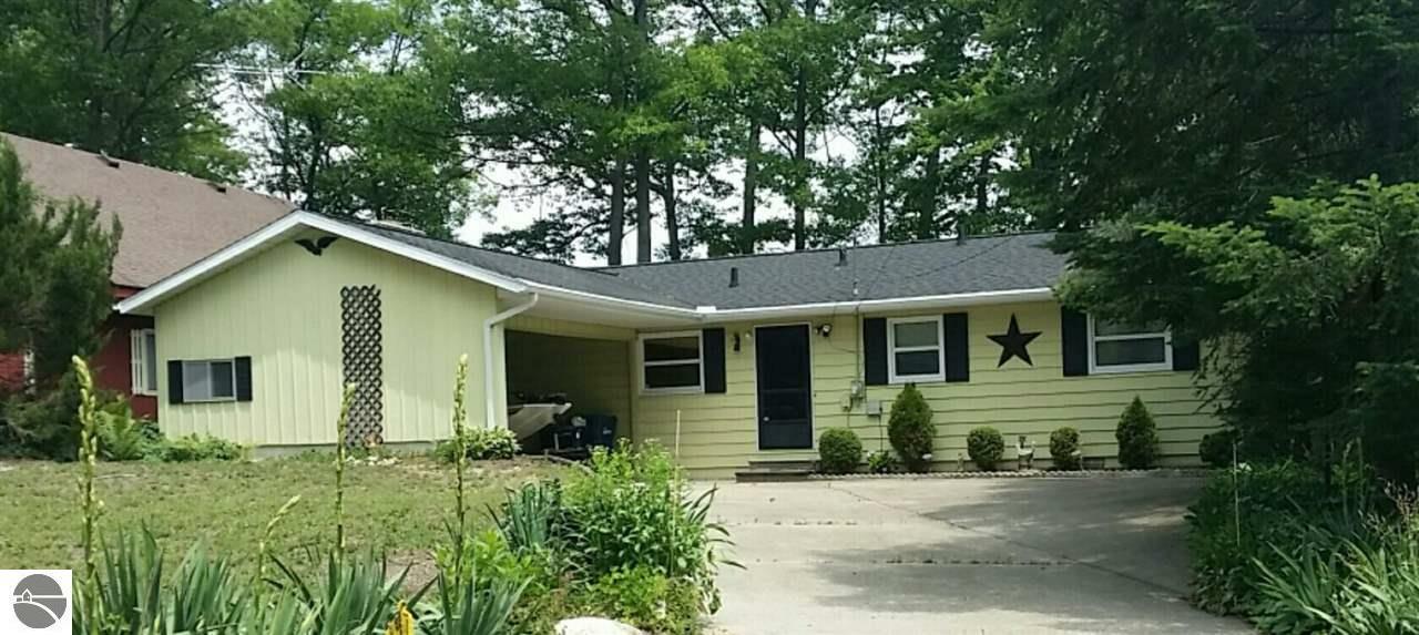 Property Photo:  1471 Douglas Drive  MI 48632 