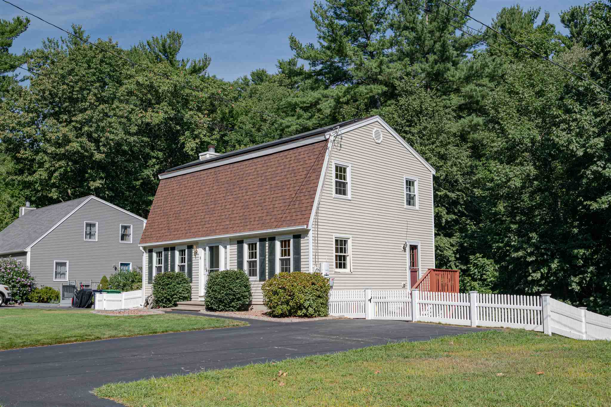 Property Photo: 8 Brinton Drive NH 03064