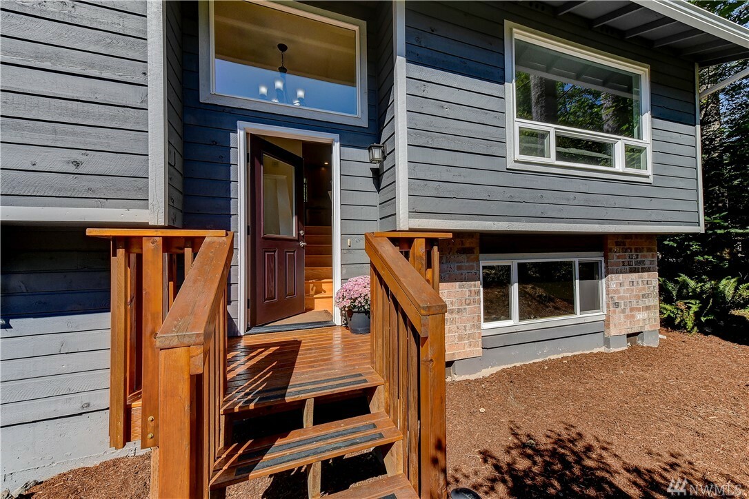 Property Photo:  16719 423rd Place SE  WA 98045 