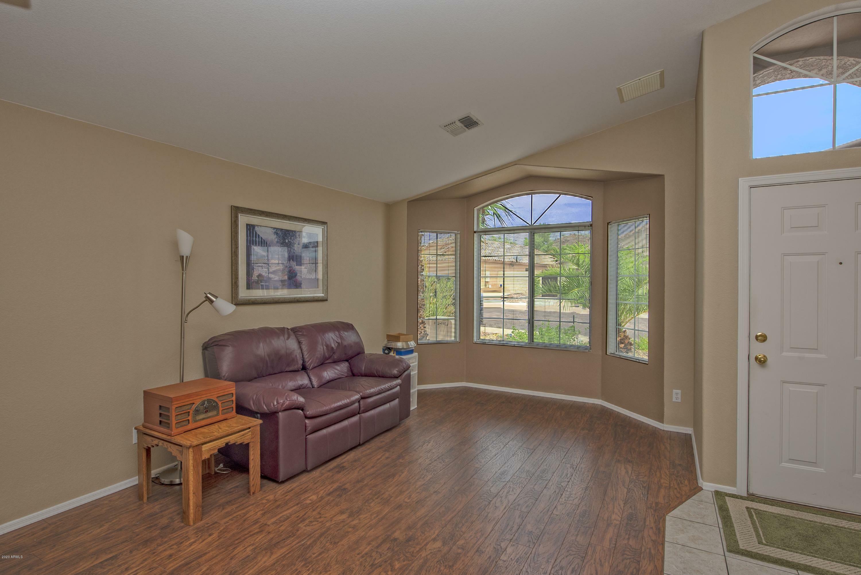 Property Photo: 2209 E Siesta Lane AZ 85024