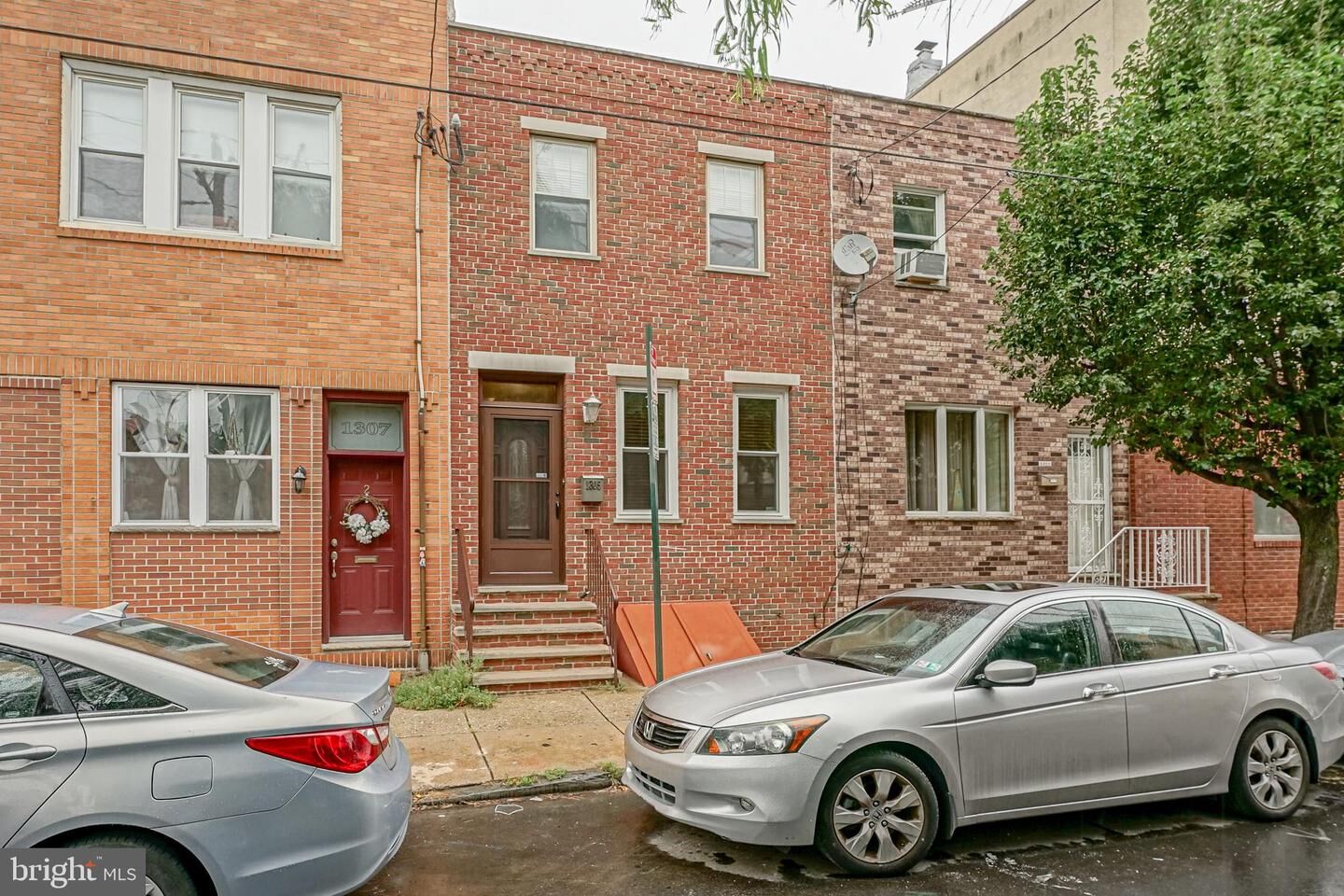 Property Photo:  1305 Tasker Street  PA 19148 