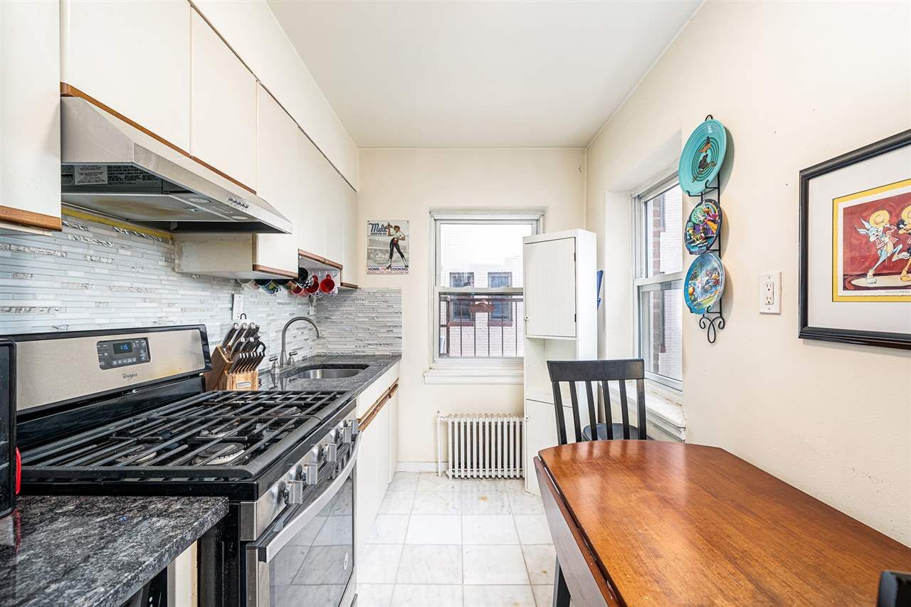 Property Photo:  40 Glenwood Ave 3C  NJ 07306 