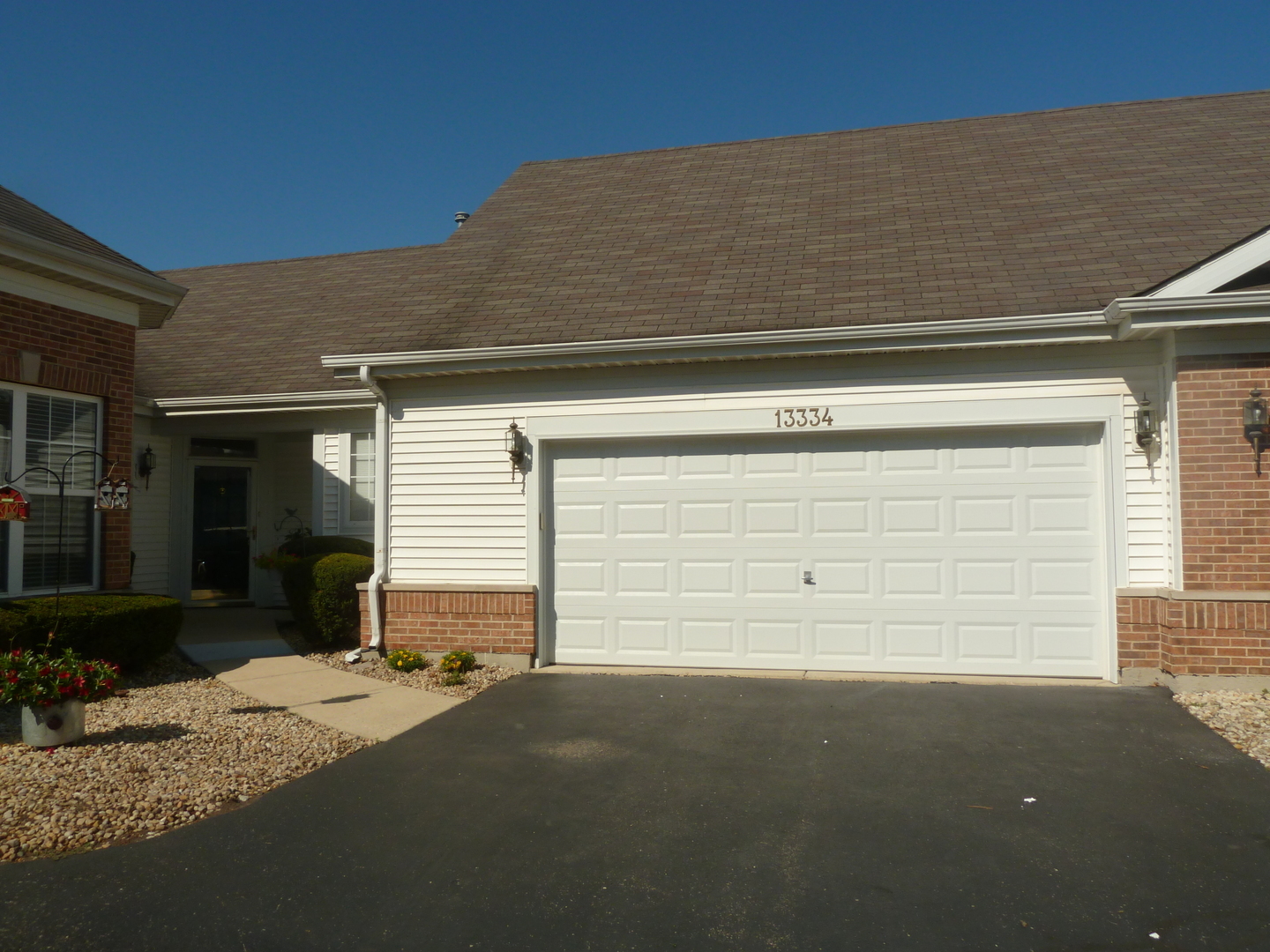 Property Photo: 13334 S Bayberry Lane IL 60544