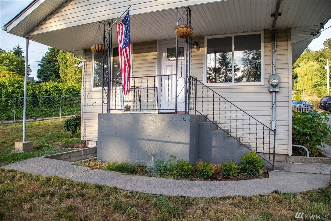 Property Photo:  32806  5th Avenue  WA 98010 