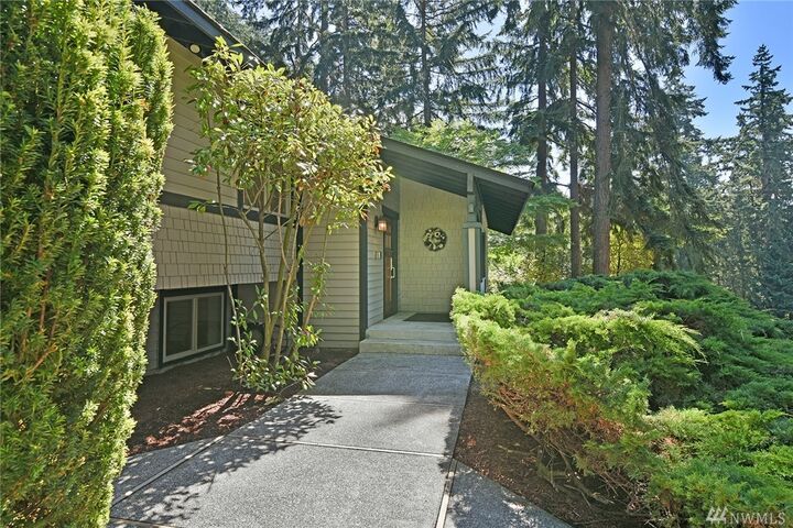 Property Photo:  13402 Hidden Cove Lane NE  WA 98110 