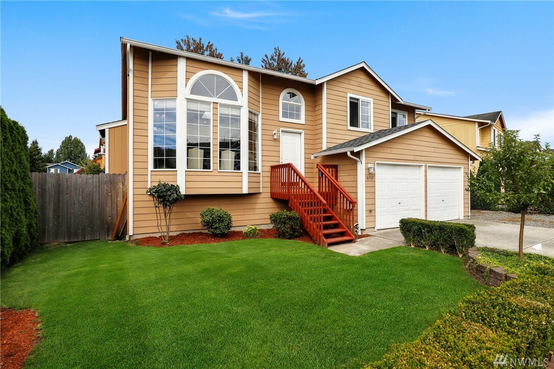 Property Photo:  16937 Chinook Lane SE  WA 98272 