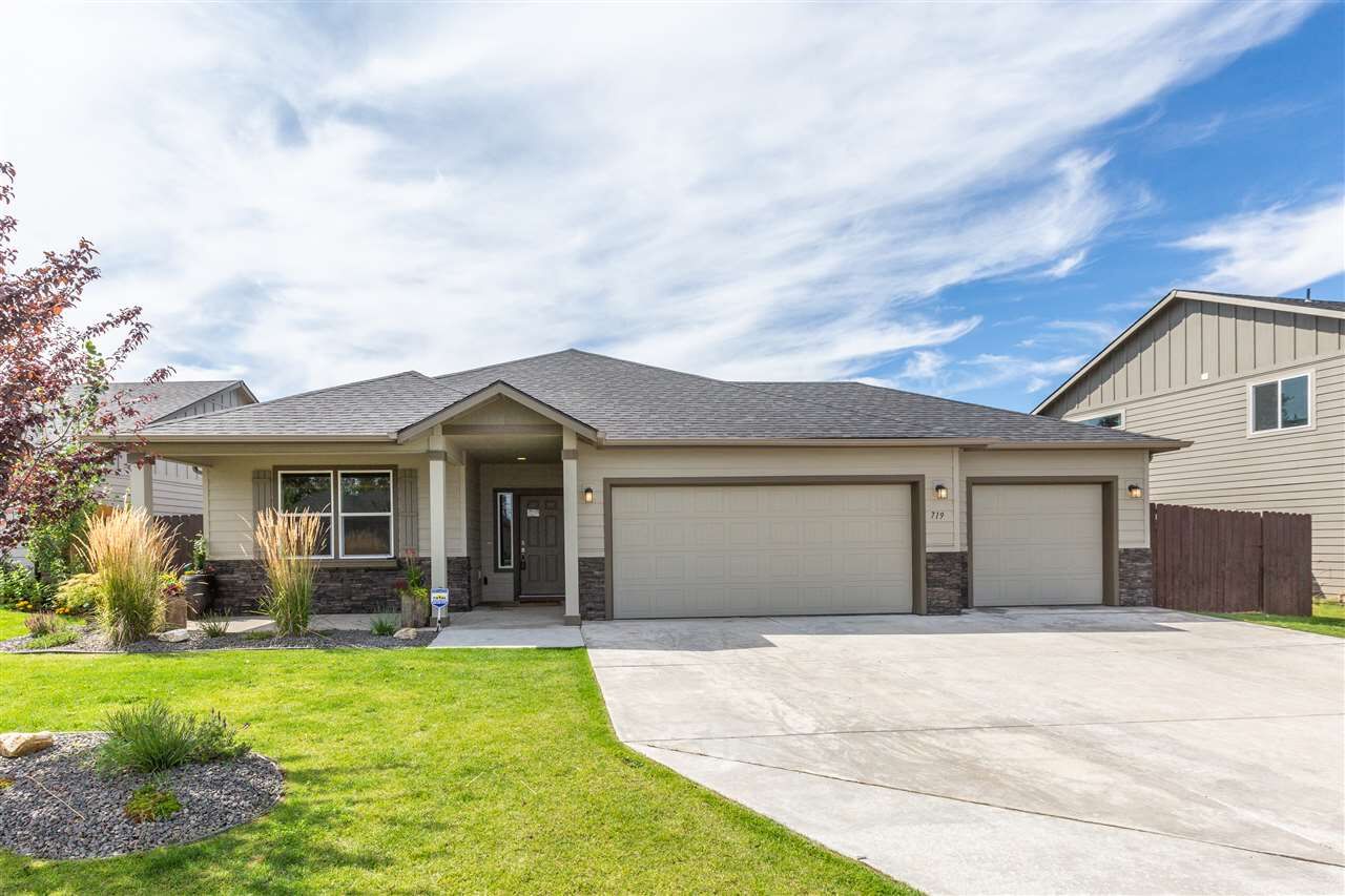 Property Photo:  719 W Birchbend Dr  WA 99224 