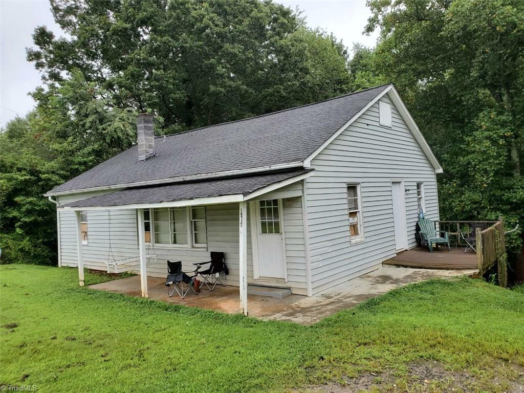 Property Photo:  1860 Mountain View Road  NC 28659 