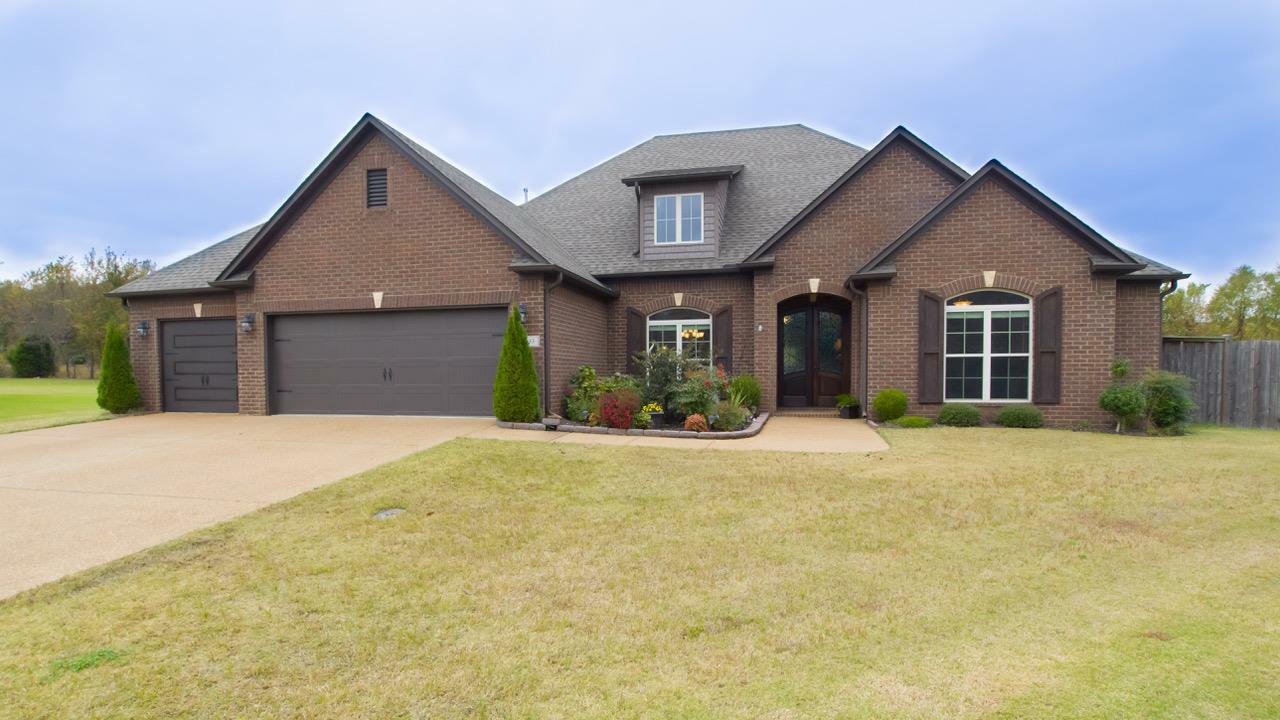 Property Photo:  33 Whitebark Cv Cove  TN 38305 