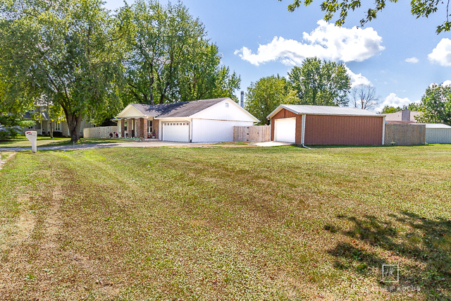 Property Photo:  182 Holiday Drive  IL 60552 