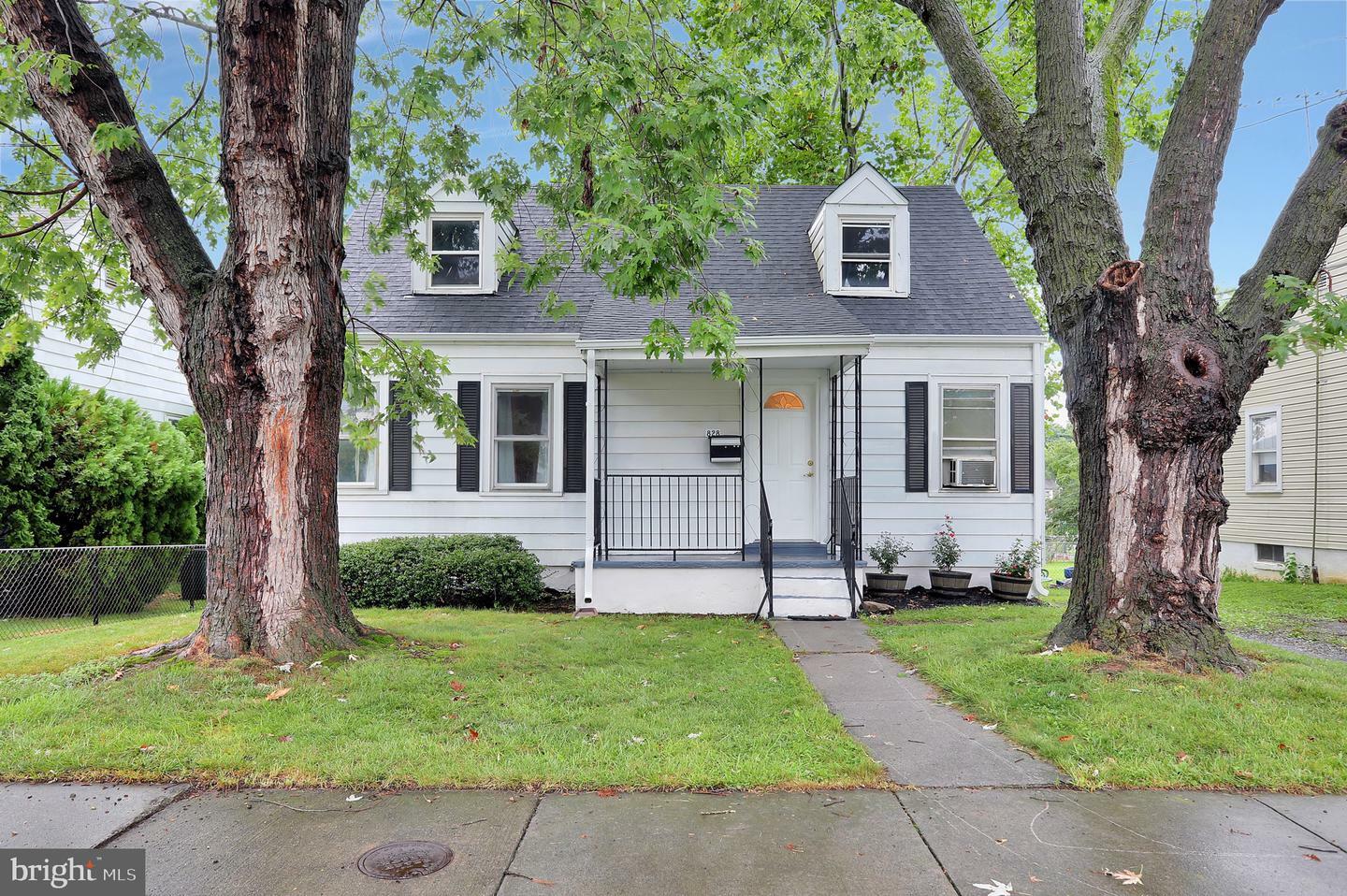 Property Photo:  828 W 13th Street  VA 22630 