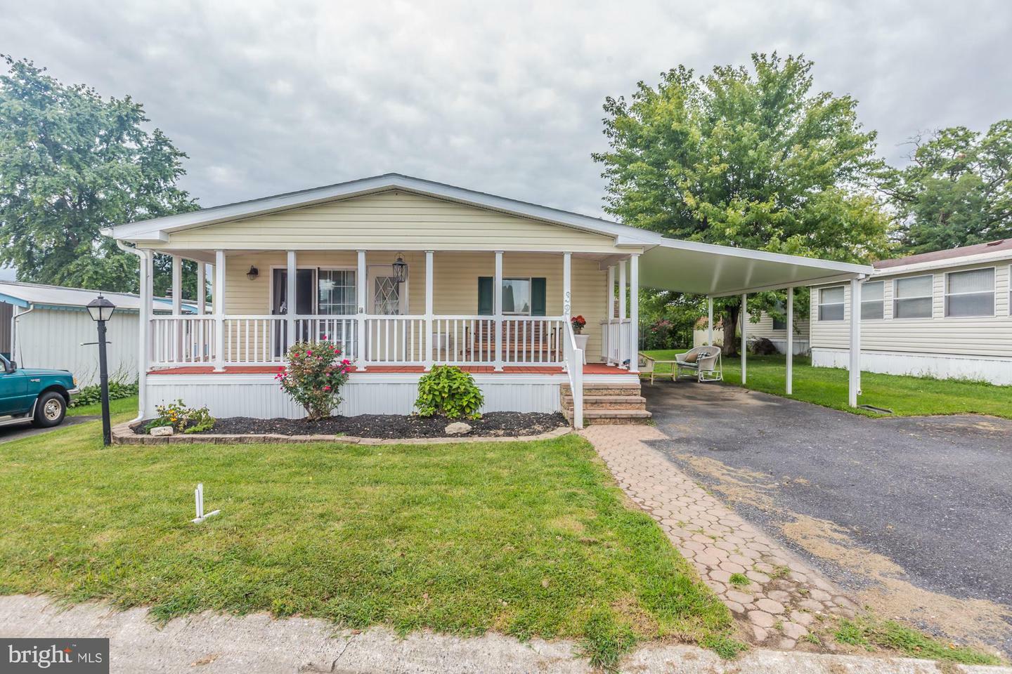 Property Photo:  32 Ridgewood Manor  PA 17545 