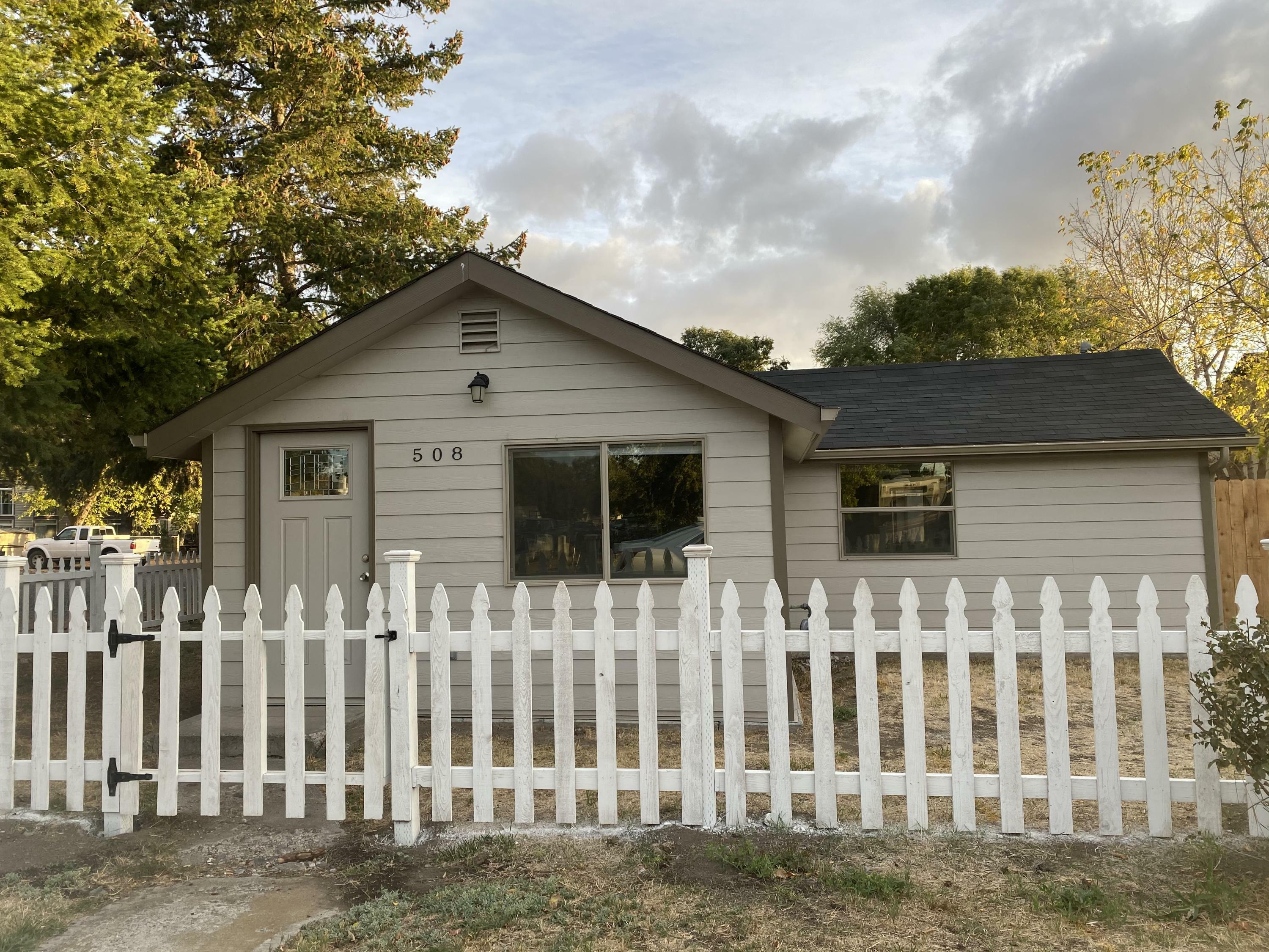 Property Photo:  508 NW 7th Street  OR 97754 