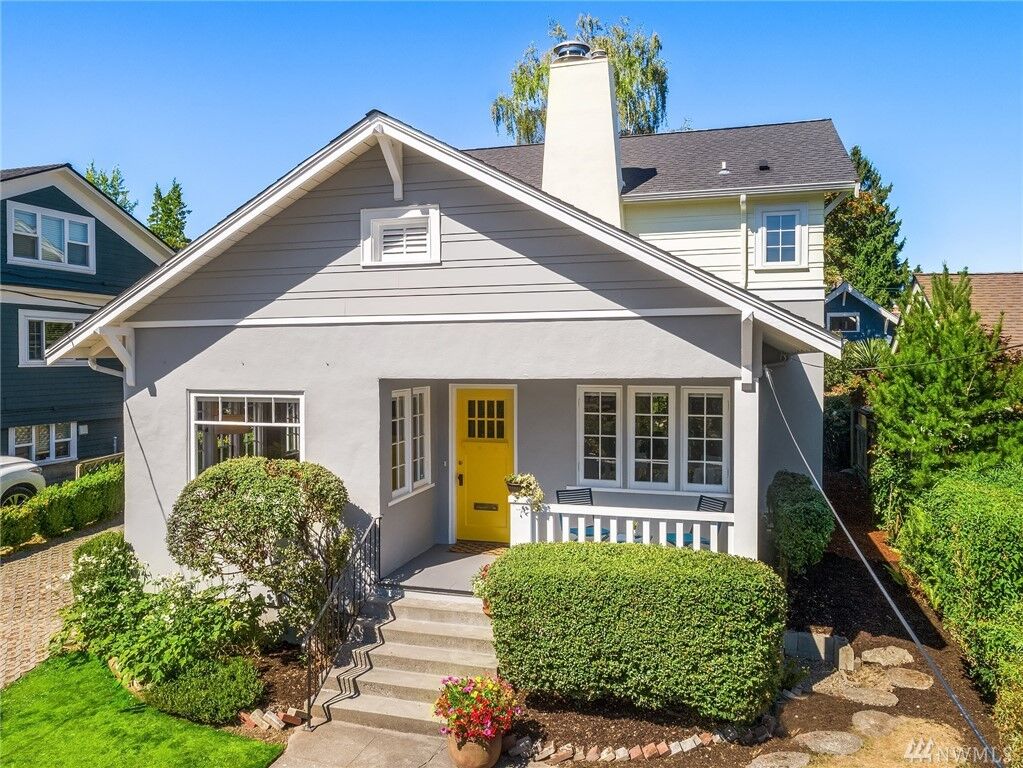 Property Photo:  2420 E Calhoun Street  WA 98112 