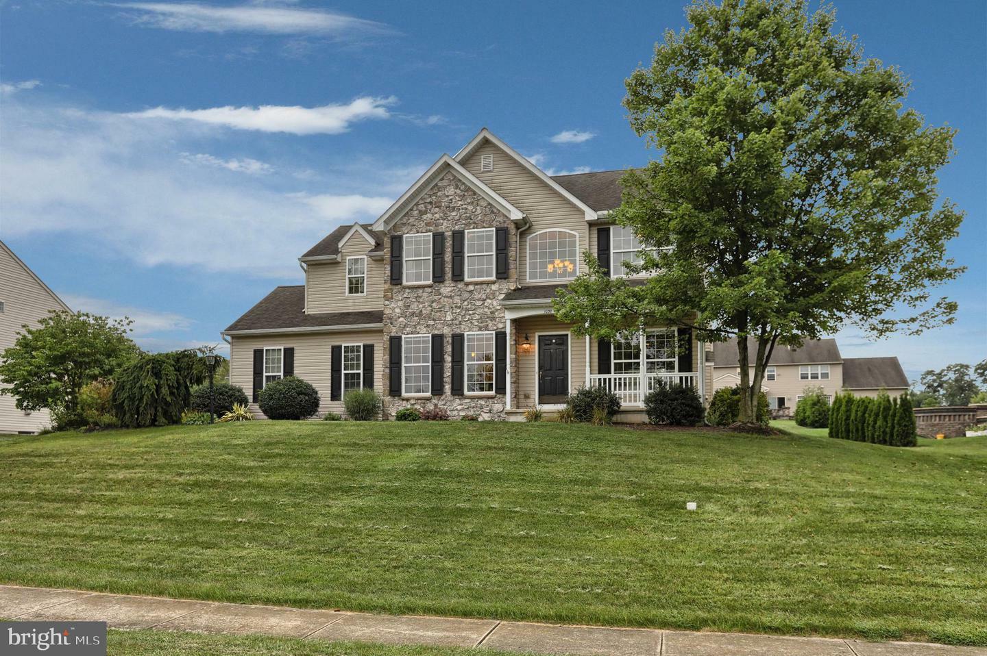 Property Photo: 1038 Castle Maine Court PA 17022