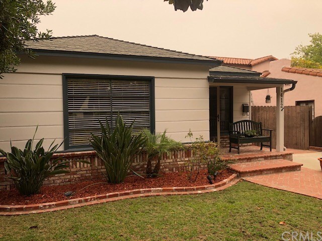 Property Photo: 1412 Acacia Avenue CA 90501