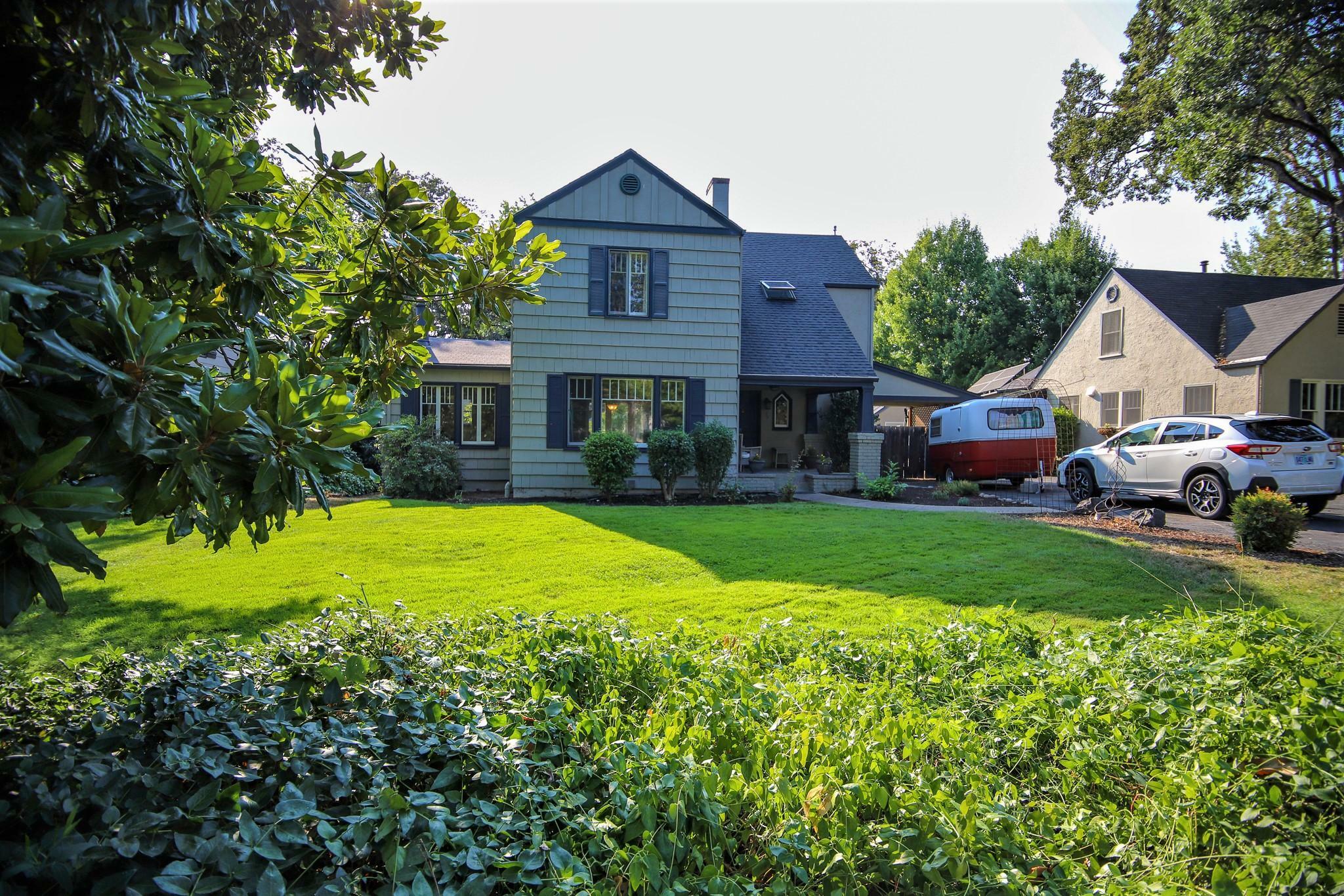 Property Photo: 34 Glen Oak Court OR 97504