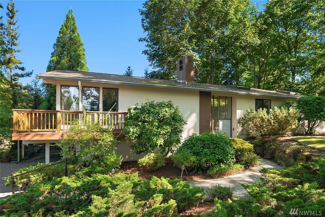 Property Photo:  8370 Woodbrook Lane  WA 98040 