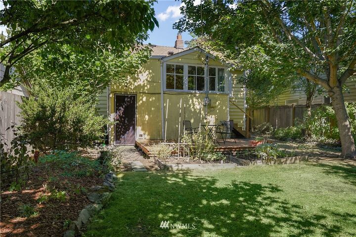 Property Photo: 749 N 102nd Street WA 98133